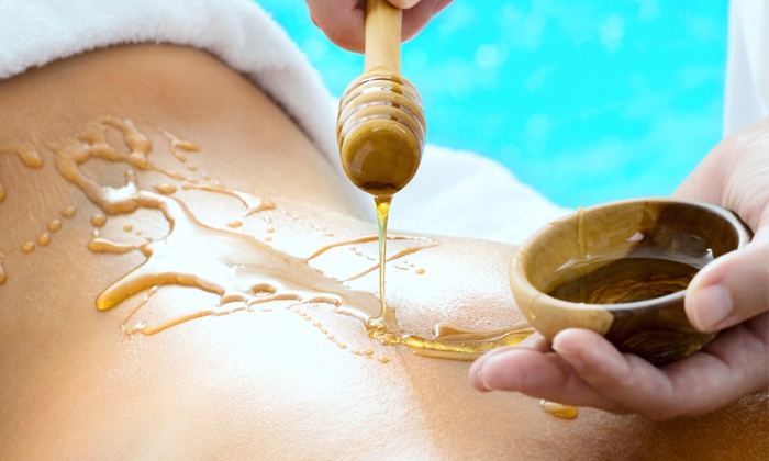 Медовое обертывание - эффективный метод для похудения. Использование меда, в качестве компонента, дает возможность обогатить кожу витаминами и микроэлементами. 